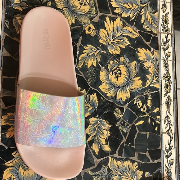 Michael Kors Gilmore Slides size 8M - Picture 2 of 8